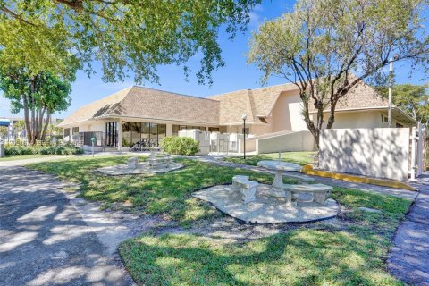 Condominio en venta en Sunrise, Florida, 1 dormitorio, 73.39 m2 № 2170261 - foto 12