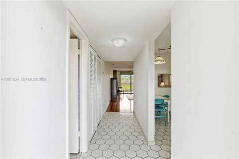 Condominio en venta en Sunrise, Florida, 1 dormitorio, 73.39 m2 № 2170261 - foto 3