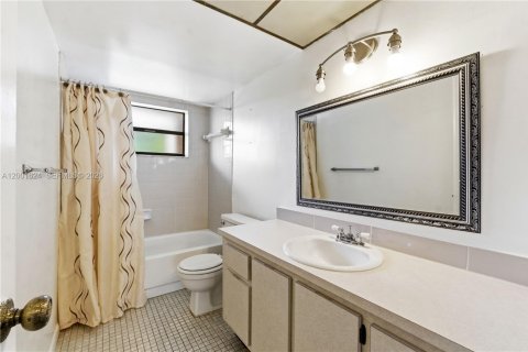 Condominio en venta en Sunrise, Florida, 1 dormitorio, 73.39 m2 № 2170261 - foto 10