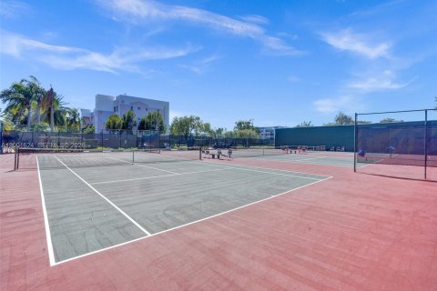 Condominio en venta en Sunrise, Florida, 1 dormitorio, 73.39 m2 № 2170261 - foto 17