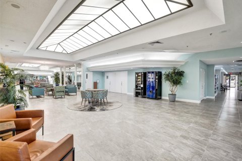 Condominio en venta en Sunrise, Florida, 1 dormitorio, 73.39 m2 № 2170261 - foto 14