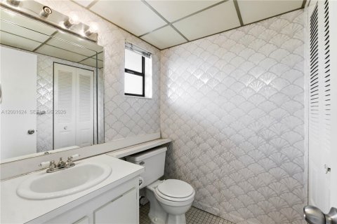 Condominio en venta en Sunrise, Florida, 1 dormitorio, 73.39 m2 № 2170261 - foto 11