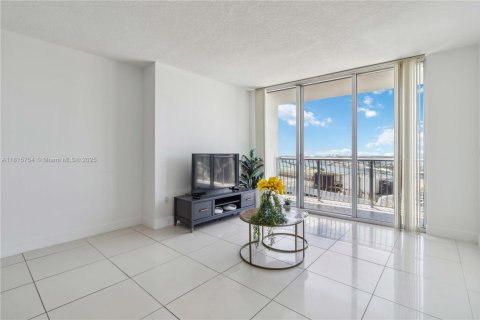 Condominio en venta en Miami, Florida, 1 dormitorio, 73.49 m2 № 1768473 - foto 3