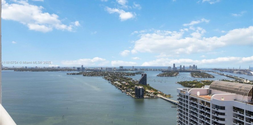 Condominio en Miami, Florida, 1 dormitorio  № 1768473