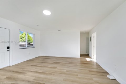 Apartamento en alquiler en Miami, Florida, 2 dormitorios, 81.66 m2 № 2057984 - foto 6