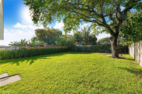 Apartamento en alquiler en Miami, Florida, 2 dormitorios, 81.66 m2 № 2057984 - foto 14