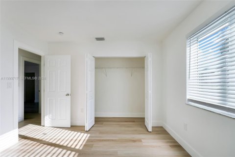 Apartamento en alquiler en Miami, Florida, 2 dormitorios, 81.66 m2 № 2057984 - foto 7