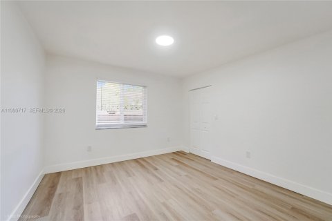 Apartamento en alquiler en Miami, Florida, 2 dormitorios, 81.66 m2 № 2057984 - foto 10