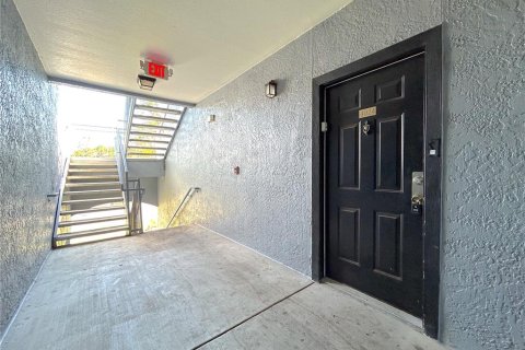Condo in Orlando, Florida, 2 bedrooms  № 1842207 - photo 2
