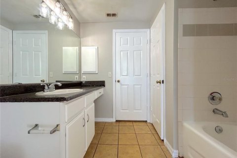 Condo in Orlando, Florida, 2 bedrooms  № 1842207 - photo 24