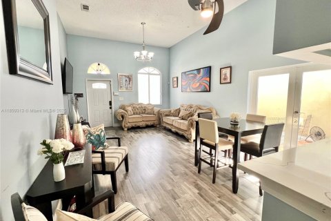 Casa en venta en Miami, Florida, 3 dormitorios, 117.8 m2 № 1752901 - foto 25