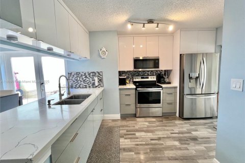 Casa en venta en Miami, Florida, 3 dormitorios, 117.8 m2 № 1752901 - foto 26