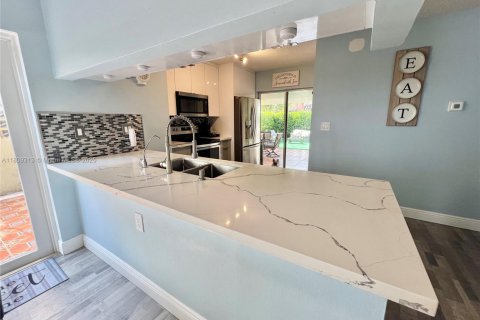 Casa en venta en Miami, Florida, 3 dormitorios, 117.8 m2 № 1752901 - foto 30