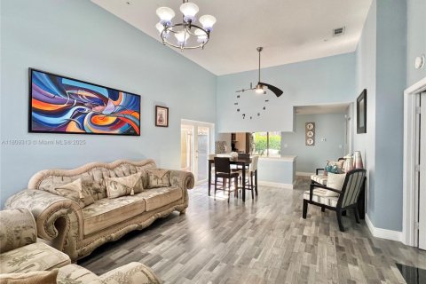Casa en venta en Miami, Florida, 3 dormitorios, 117.8 m2 № 1752901 - foto 24