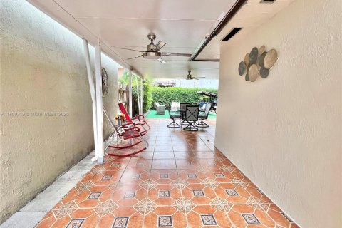 Casa en venta en Miami, Florida, 3 dormitorios, 117.8 m2 № 1752901 - foto 18