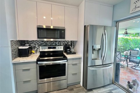 Casa en venta en Miami, Florida, 3 dormitorios, 117.8 m2 № 1752901 - foto 27