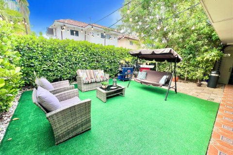 Casa en venta en Miami, Florida, 3 dormitorios, 117.8 m2 № 1752901 - foto 14