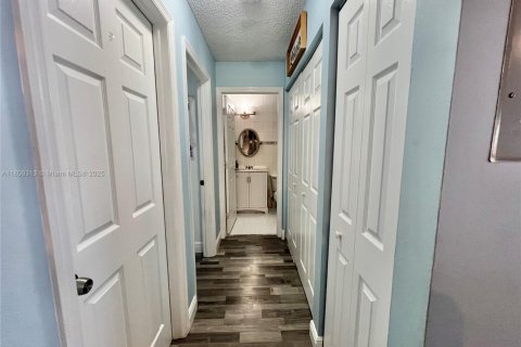 Casa en venta en Miami, Florida, 3 dormitorios, 117.8 m2 № 1752901 - foto 10