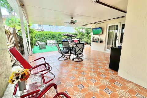 Casa en venta en Miami, Florida, 3 dormitorios, 117.8 m2 № 1752901 - foto 17