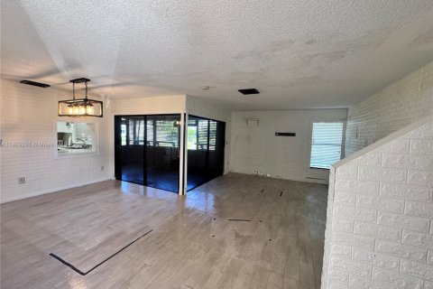 Casa en venta en Cutler Bay, Florida, 3 dormitorios, 153.29 m2 № 1964197 - foto 10