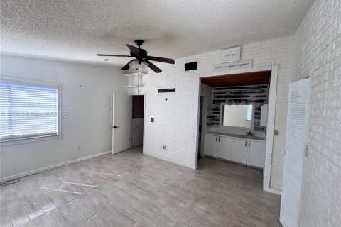 Casa en venta en Cutler Bay, Florida, 3 dormitorios, 153.29 m2 № 1964197 - foto 8