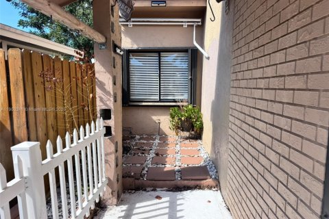 Casa en venta en Cutler Bay, Florida, 3 dormitorios, 153.29 m2 № 1964197 - foto 12