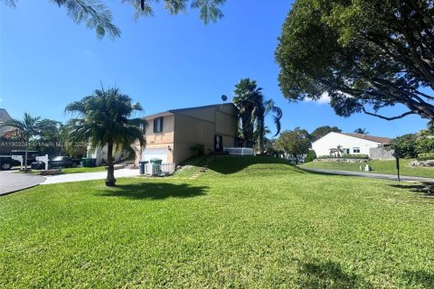 Casa en venta en Cutler Bay, Florida, 3 dormitorios, 153.29 m2 № 1964197 - foto 2