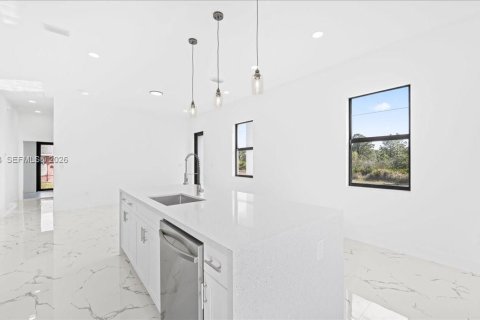 Купить виллу или дом в Лихай-Эйкерс, Флорида 3 спальни, № 2033205 - фото 8