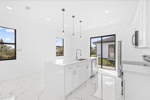 Купить виллу или дом в Лихай-Эйкерс, Флорида 3 спальни, № 2033205 - фото 7