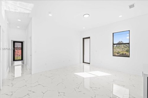 Купить виллу или дом в Лихай-Эйкерс, Флорида 3 спальни, № 2033205 - фото 11