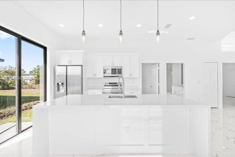 Купить виллу или дом в Лихай-Эйкерс, Флорида 3 спальни, № 2033205 - фото 10