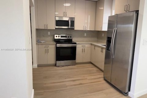 Casa en venta en Pompano Beach, Florida, 4 dormitorios, 128.76 m2 № 2019653 - foto 2