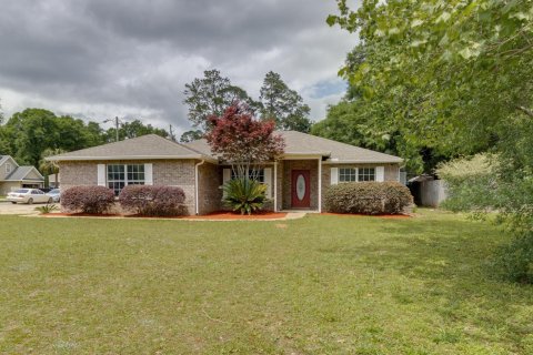 House in Crestview, Florida 5 bedrooms, 200.39 sq.m. № 560618 - photo 1