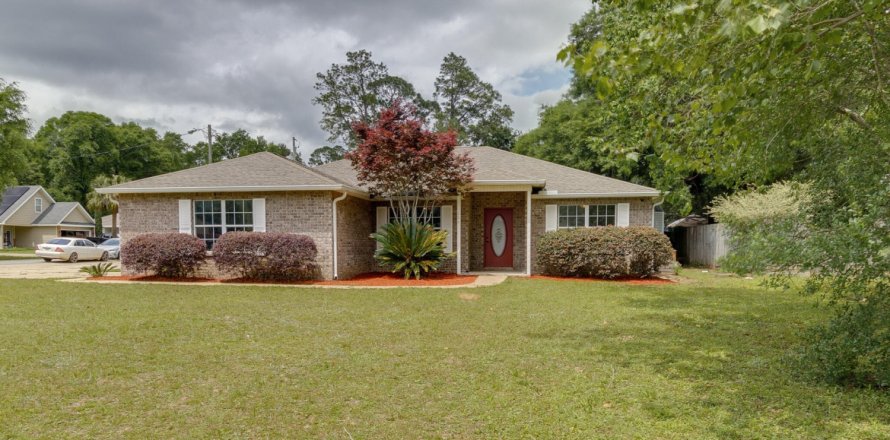 House in Crestview, Florida 5 bedrooms, 200.39 sq.m. № 560618
