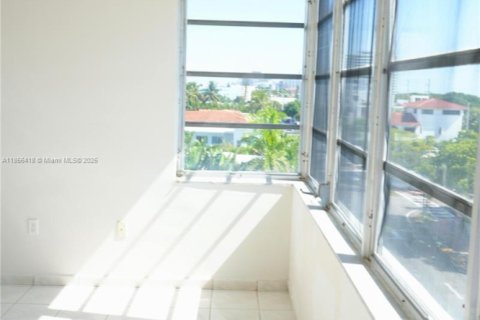 Condo in Miami Beach, Florida, 1 bedroom  № 1889507 - photo 7