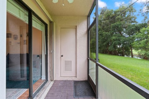 Condo in Pembroke Pines, Florida, 2 bedrooms  № 2402439 - photo 18