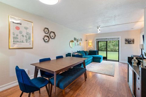 Condo in Pembroke Pines, Florida, 2 bedrooms  № 2402439 - photo 12