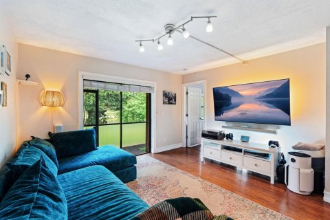 Condo in Pembroke Pines, Florida, 2 bedrooms  № 2402439 - photo 14
