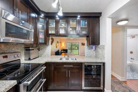 Condo in Pembroke Pines, Florida, 2 bedrooms  № 2402439 - photo 4