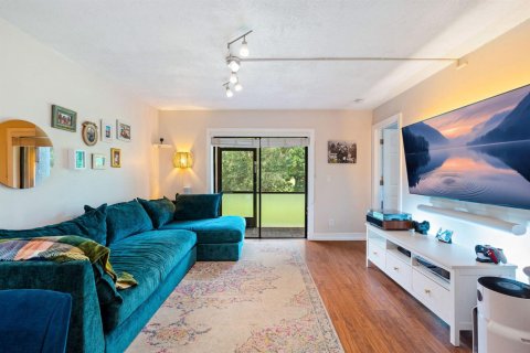 Condo in Pembroke Pines, Florida, 2 bedrooms  № 2402439 - photo 15