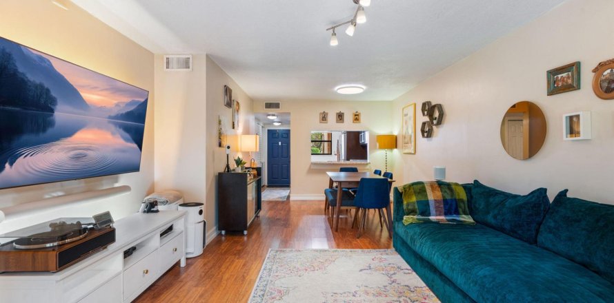 Condo in Pembroke Pines, Florida, 2 bedrooms  № 2402439