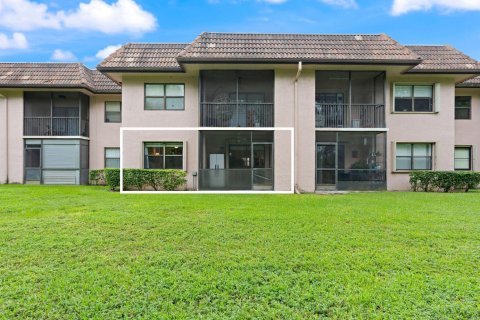 Condo in Pembroke Pines, Florida, 2 bedrooms  № 2402439 - photo 25