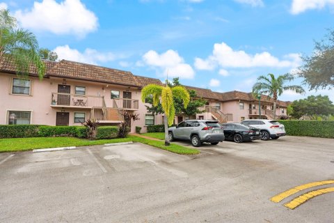 Condo in Pembroke Pines, Florida, 2 bedrooms  № 2402439 - photo 29