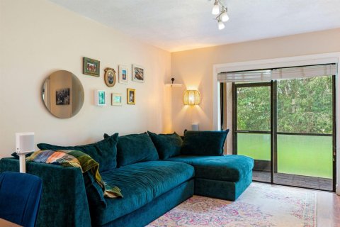 Condo in Pembroke Pines, Florida, 2 bedrooms  № 2402439 - photo 17