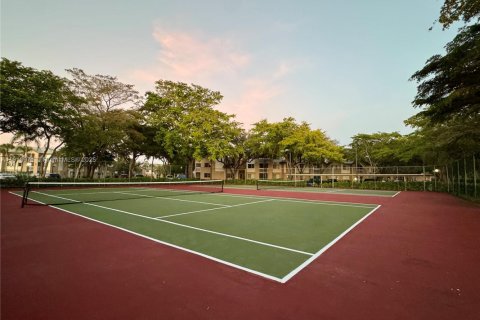 Condominio en venta en Coral Springs, Florida, 1 dormitorio, 65.03 m2 № 1971217 - foto 15