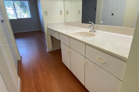 Condominio en venta en Coral Springs, Florida, 1 dormitorio, 65.03 m2 № 1971217 - foto 9