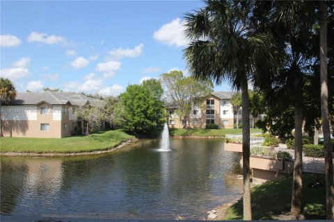 Condominio en venta en Coral Springs, Florida, 1 dormitorio, 65.03 m2 № 1971217 - foto 3