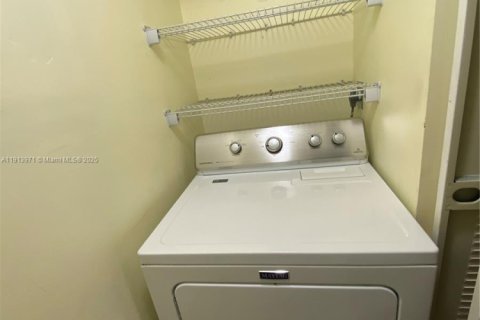 Condominio en venta en Coral Springs, Florida, 1 dormitorio, 65.03 m2 № 1971217 - foto 10