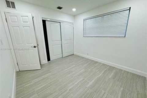 Снять в аренду виллу или дом в Форт-Лодердейл, Флорида 2 спальни, 196.58м2, № 2034630 - фото 12