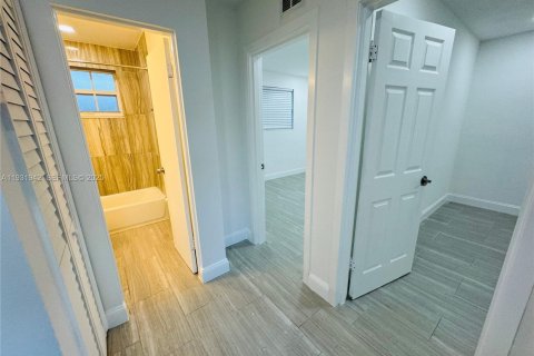 Снять в аренду виллу или дом в Форт-Лодердейл, Флорида 2 спальни, 196.58м2, № 2034630 - фото 10